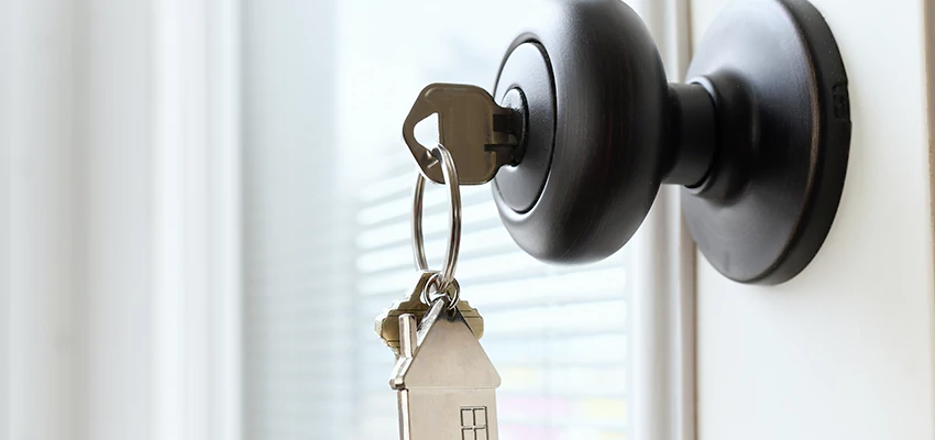 Bifold Door Knob Replacement in Avenal, California