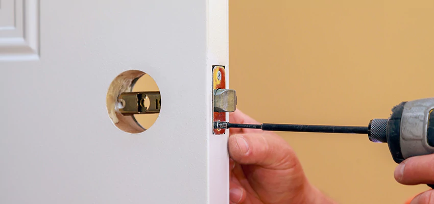 Stuck Door Knobs Repair in Avenal, CA